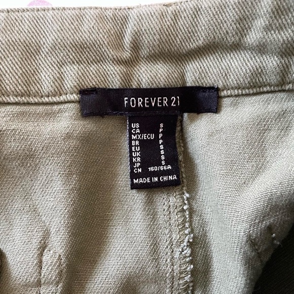 khaki green mini skirt with matching cargo belt - Picture 4 of 4